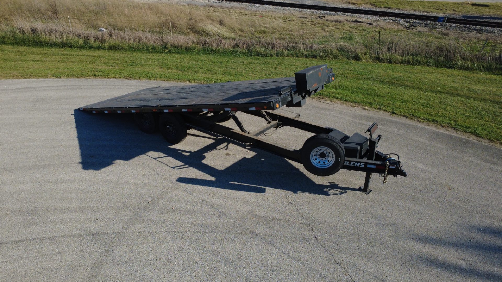 2023 PJ Trailers Hydraulic Deckover (T8), photo 2