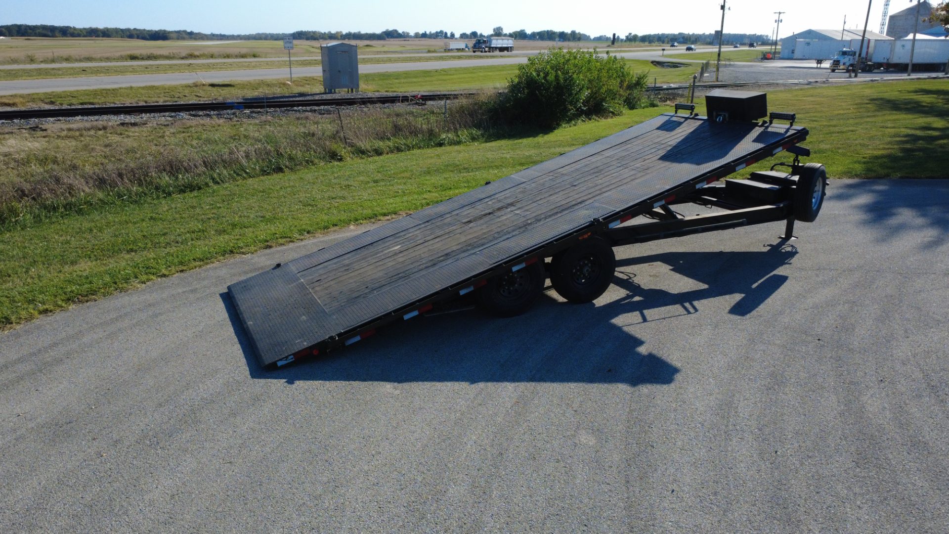 2023 PJ Trailers Hydraulic Deckover (T8), photo 3