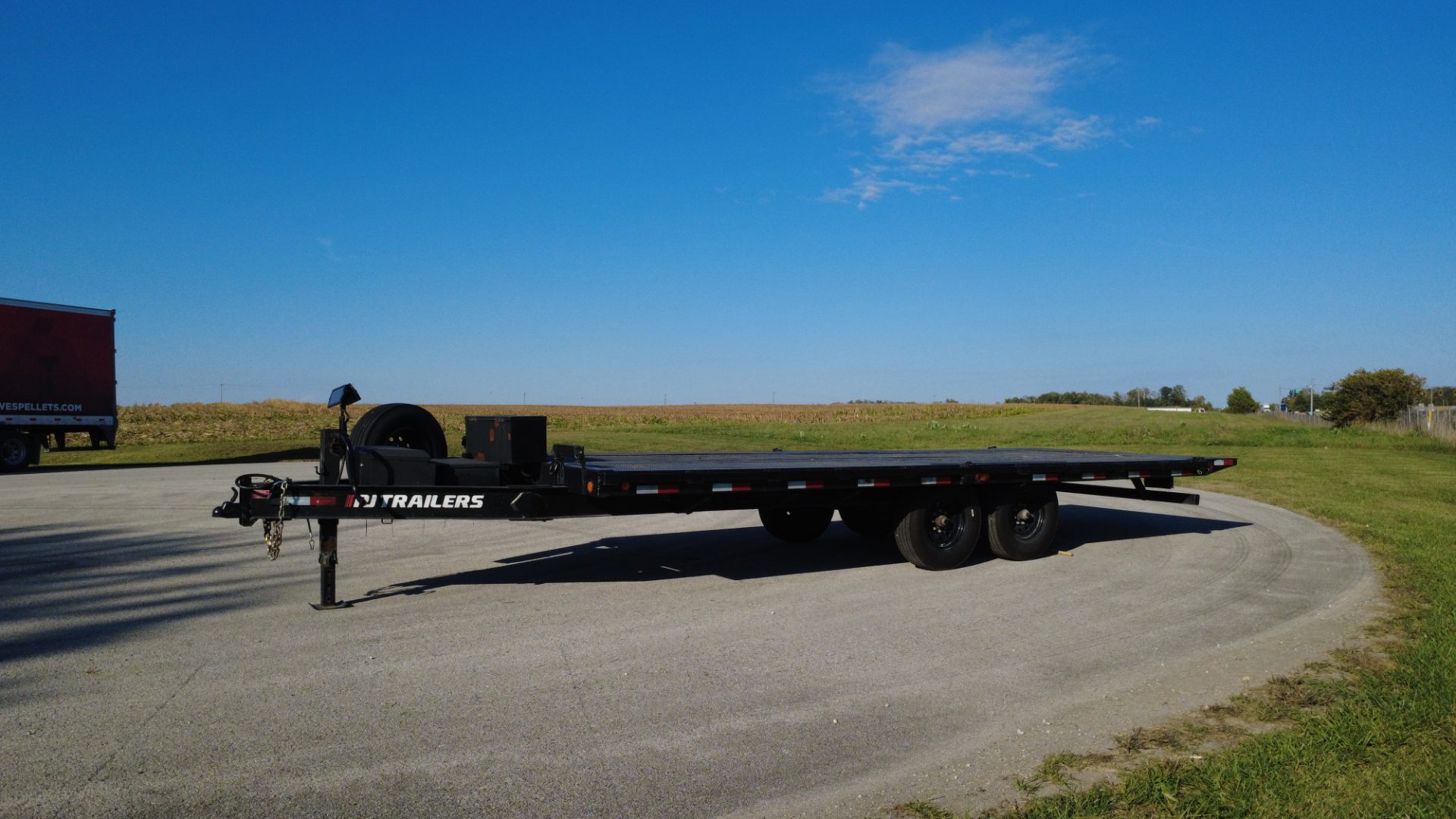 2023 PJ Trailers Hydraulic Deckover (T8), photo 4